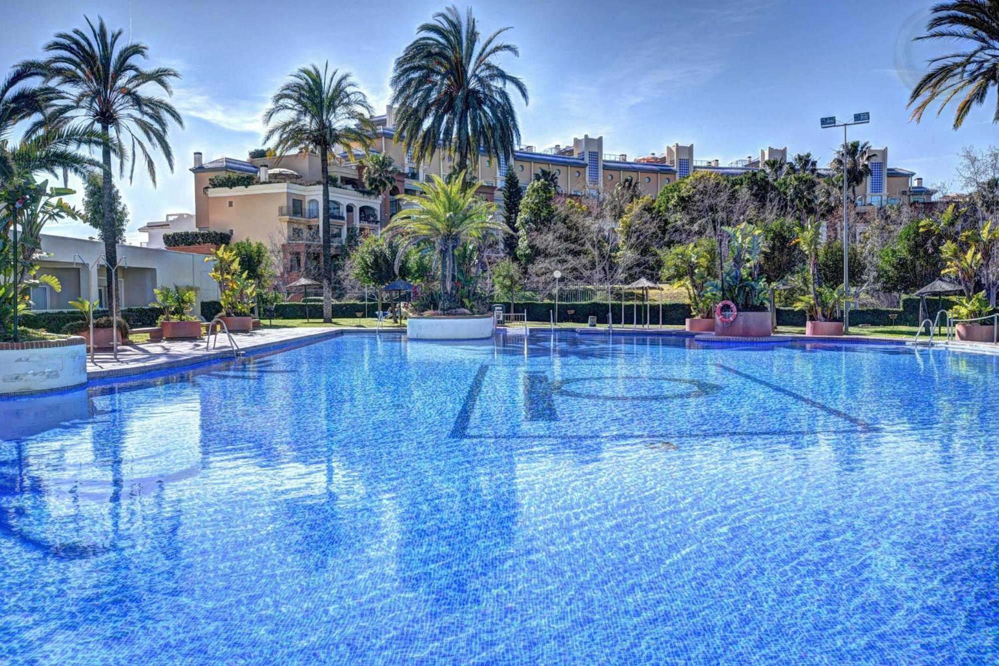 בנאלמדנה Deluxe Apartment In Benalbeach With Beach Views מראה חיצוני תמונה